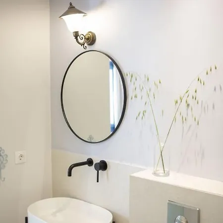 Edward Art Boutique Hotel