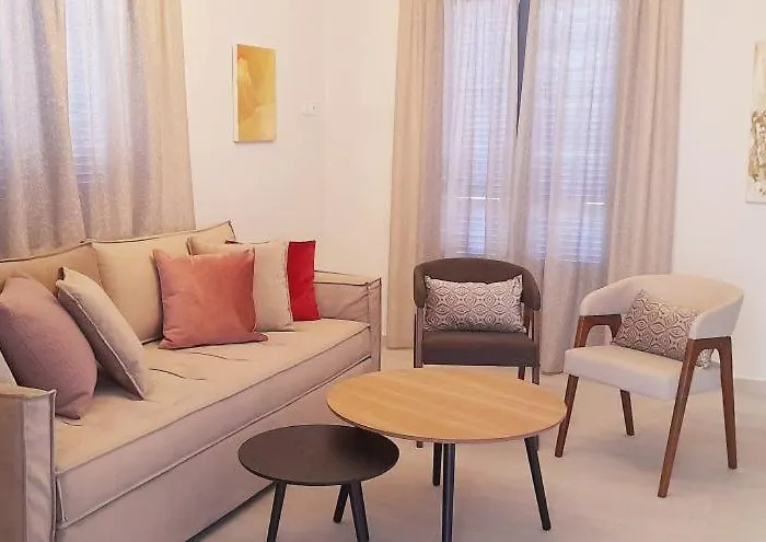 Edward Art Boutique Hotel *